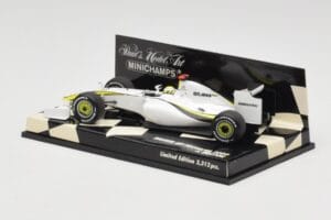 Brawn GP Mercedes BGP001 #22 J. Button Showcar 2009 Minichamps 1:43 400090092 Metalli — kuva 3 / 5
