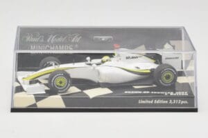 Brawn GP Mercedes BGP001 #22 J. Button Showcar 2009 Minichamps 1:43 400090092 Metalli — kuva 5 / 5