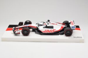 Haas VF-22 #20 K. Magnussen Pole Position Brazil GP 2022 Minichamps 1:18 147222120 Metalli