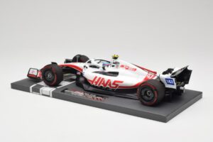 Haas VF-22 #47 M. Schumacher British GP 2022 Minichamps 1:18 117221047 Hartsi — kuva 5 / 7
