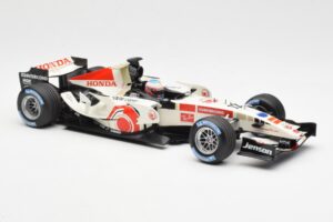 Honda Racing Team RA106 #12 J. Button F1 2006 Minichamps 1:18 100060012 Metalli — kuva 4 / 6