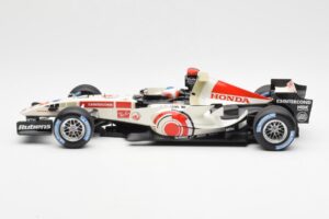 Honda Racing Team RA106 #11 R. Barrichello F1 2006 Minichamps 1:18 100060011 Metalli — kuva 3 / 6
