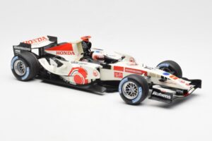 Honda Racing Team RA106 #11 R. Barrichello F1 2006 Minichamps 1:18 100060011 Metalli — kuva 4 / 6