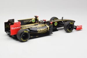 Lotus Renault GP R31 #10 B. Senna F1 2011 Minichamps 1:18 150110079-C1 Metalli — kuva 2 / 7