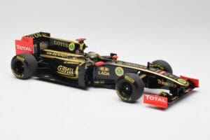 Lotus Renault GP R31 #10 B. Senna F1 2011 Minichamps 1:18 150110079-C1 Metalli — kuva 4 / 7