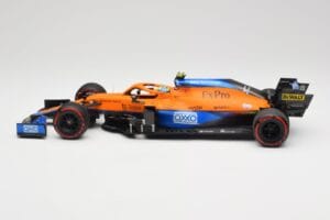 McLaren MCL35M #4 L. Norris Pole Position Russian GP 2021 Minichamps 1:18 530213404 Metalli — kuva 3 / 7