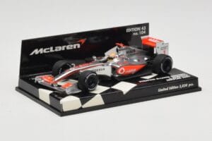 McLaren Mercedes MP4-24 #1 L. Hamilton Showcar 2009 Minichamps 1:43 530094371 Metalli — kuva 2 / 5