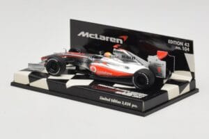 McLaren Mercedes MP4-24 #1 L. Hamilton Showcar 2009 Minichamps 1:43 530094371 Metalli — kuva 3 / 5