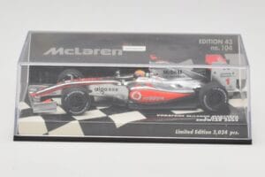 McLaren Mercedes MP4-24 #1 L. Hamilton Showcar 2009 Minichamps 1:43 530094371 Metalli — kuva 5 / 5