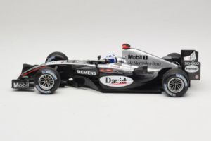McLaren MP4/19 Mercedes D. Coulthard F1 2004 Minichamps 1:18 530041805 Metalli — kuva 3 / 7