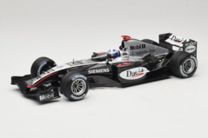 McLaren MP4/19 Mercedes D. Coulthard F1 2004 Minichamps 1:18 530041805 Metalli