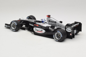 McLaren MP4/19 Mercedes D. Coulthard F1 2004 Minichamps 1:18 530041805 Metalli — kuva 5 / 7