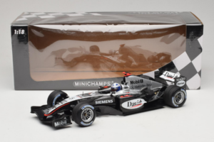 McLaren MP4/19 Mercedes D. Coulthard F1 2004 Minichamps 1:18 530041805 Metalli — kuva 7 / 7