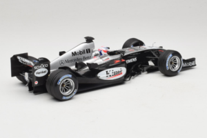 McLaren MP4/19 Mercedes K. Raikkonen F1 2004 Minichamps 1:18 530041806 Metalli — kuva 2 / 7