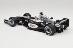 McLaren MP4/19 Mercedes K. Raikkonen F1 2004 Minichamps 1:18 530041806 Metalli — kuva 5 / 7