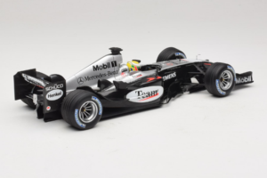 McLaren MP4/19 Mercedes L. Hamilton Autosport Young Driver Test Silverstone 2004 Minichamps 1:18 530044418 Metalli — kuva 2 / 7