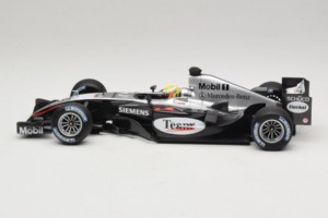 McLaren MP4/19 Mercedes L. Hamilton Autosport Young Driver Test Silverstone 2004 Minichamps 1:18 530044418 Metalli — kuva 3 / 7