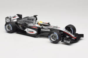 McLaren MP4/19 Mercedes L. Hamilton Autosport Young Driver Test Silverstone 2004 Minichamps 1:18 530044418 Metalli — kuva 4 / 7