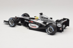 McLaren MP4/19 Mercedes L. Hamilton Autosport Young Driver Test Silverstone 2004 Minichamps 1:18 530044418 Metalli — kuva 5 / 7