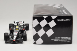 McLaren MP4/19 Mercedes L. Hamilton Autosport Young Driver Test Silverstone 2004 Minichamps 1:18 530044418 Metalli — kuva 6 / 7
