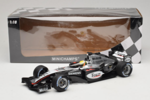 McLaren MP4/19 Mercedes L. Hamilton Autosport Young Driver Test Silverstone 2004 Minichamps 1:18 530044418 Metalli — kuva 7 / 7
