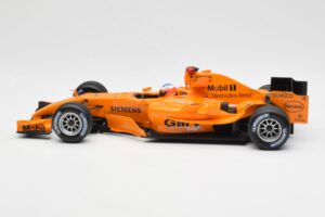 McLaren Mercedes MP4-20 G. Paffett F1 Test Car 2006 Minichamps 1:18 B66962342 Metalli — kuva 3 / 6