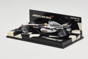 McLaren Mercedes MP4-20 #10 J-P. Montoya Race Car 2005 Minichamps 1:43 530054310 Metalli — kuva 3 / 5
