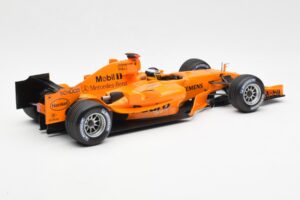 McLaren MP4-20 Mercedes P. de la Rosa Interim Test Car 2006 Minichamps 1:18 530061894 Metalli — kuva 2 / 6