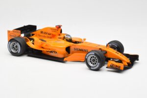 McLaren MP4-20 Mercedes P. de la Rosa Interim Test Car 2006 Minichamps 1:18 530061894 Metalli — kuva 4 / 6
