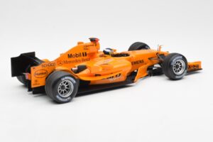 McLaren Mercedes MP4-20 P. de la Rosa F1 Test Car 2005 Minichamps 1:18 B66962343 Metalli — kuva 2 / 6