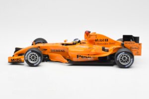 McLaren Mercedes MP4-20 P. de la Rosa F1 Test Car 2005 Minichamps 1:18 B66962343 Metalli — kuva 3 / 6