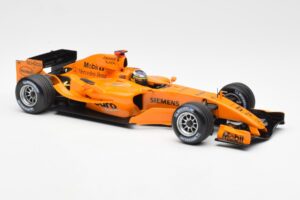 McLaren Mercedes MP4-20 P. de la Rosa F1 Test Car 2005 Minichamps 1:18 B66962343 Metalli — kuva 4 / 6