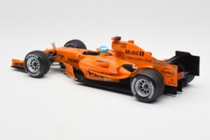 McLaren Mercedes MP4-20 P. de la Rosa F1 Test Car 2006 Minichamps 1:18 PEDRO001 Metalli — kuva 5 / 6