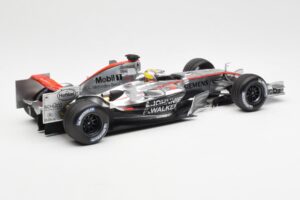 McLaren Mercedes MP4-21 #4 J.P. Montoya F1 2006 Minichamps 1:18 530061804 Metalli — kuva 2 / 6