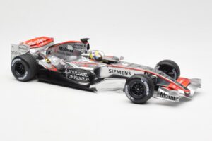 McLaren Mercedes MP4-21 #4 J.P. Montoya F1 2006 Minichamps 1:18 530061804 Metalli — kuva 4 / 6