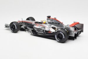 McLaren Mercedes MP4-21 #4 J.P. Montoya F1 2006 Minichamps 1:18 530061804 Metalli — kuva 5 / 6