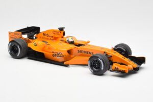McLaren MP4-21 Mercedes #4 J.P. Montoya Interim Livery 2006 Minichamps 1:18 530061874 Metalli — kuva 4 / 6