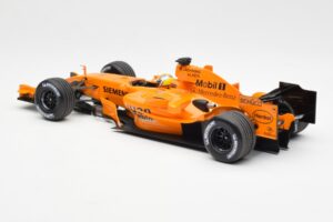 McLaren MP4-21 Mercedes #4 J.P. Montoya Interim Livery 2006 Minichamps 1:18 530061874 Metalli — kuva 5 / 6