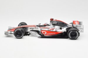 McLaren MP4-21 Mercedes #4 J-P. Montoya Showcar 2006 Minichamps 1:18 MONTOYA002 Metalli — kuva 3 / 6