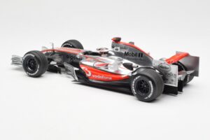 McLaren MP4-21 Mercedes #4 J-P. Montoya Showcar 2006 Minichamps 1:18 MONTOYA002 Metalli — kuva 5 / 6