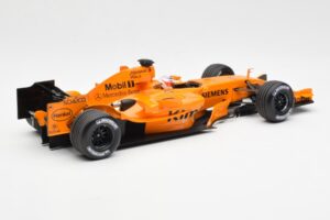 McLaren MP4-21 Mercedes #3 K. Raikkonen Interim Livery 2006 Minichamps 1:18 530061873 Metalli — kuva 2 / 6