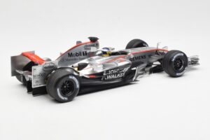 McLaren Mercedes MP4-21 P. de la Rosa F1 Showcar 2006 Minichamps 1:18 B66962346 Metalli — kuva 2 / 6