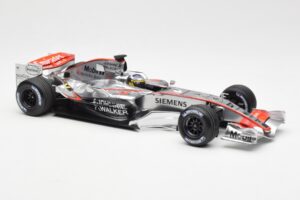 McLaren Mercedes MP4-21 P. de la Rosa F1 Showcar 2006 Minichamps 1:18 B66962346 Metalli — kuva 4 / 6