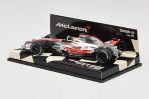 McLaren Mercedes MP4-23 #22 L. Hamilton Race Car 2008 Minichamps 1:43 530084322 Metalli — kuva 3 / 5