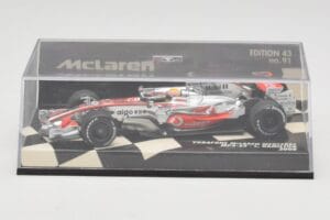 McLaren Mercedes MP4-23 #22 L. Hamilton Race Car 2008 Minichamps 1:43 530084322 Metalli — kuva 5 / 5