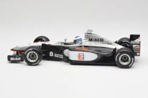 McLaren MP4/13 #8 M. Hakkinen F1 World Champion 1998 Minichamps 1:18 18690008 Metalli — kuva 3 / 7