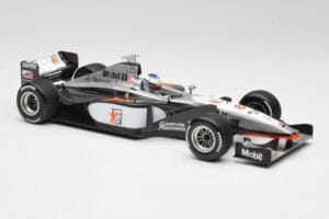 McLaren MP4/13 #8 M. Hakkinen F1 World Champion 1998 Minichamps 1:18 18690008 Metalli — kuva 4 / 7