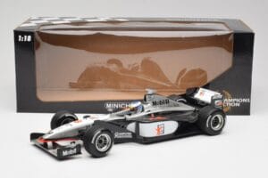 McLaren MP4/13 #8 M. Hakkinen F1 World Champion 1998 Minichamps 1:18 18690008 Metalli — kuva 6 / 7