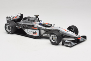 McLaren MP4-15 #2 D. Coulthard F1 2000 Minichamps 1:18 B66962118 Metalli — kuva 4 / 6