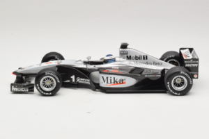 McLaren MP4-15 #1 M. Hakkinen F1 2000 Minichamps 1:18 B66962117 Metalli — kuva 3 / 6